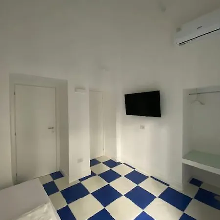 Maison Olivia, Nuovo In Zona Chiaia Apartment *