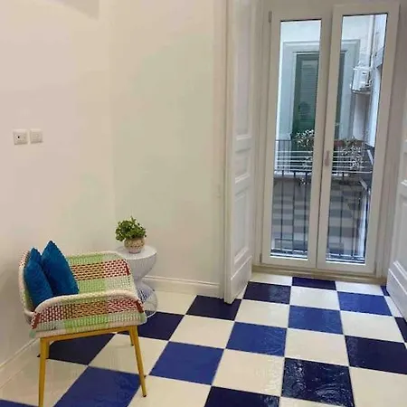 Apartment Maison Olivia, Nuovo In Zona Chiaia Naples