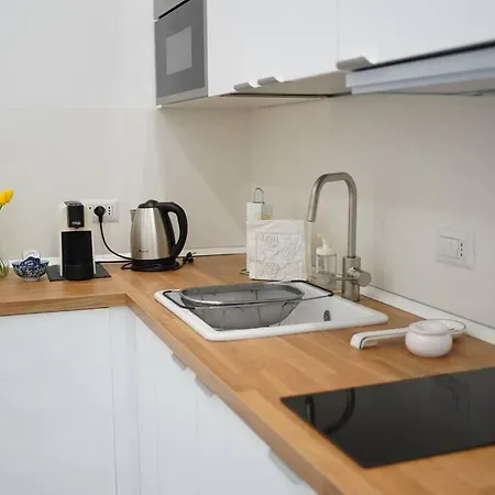 Apartment Maison Olivia, Nuovo In Zona Chiaia Naples