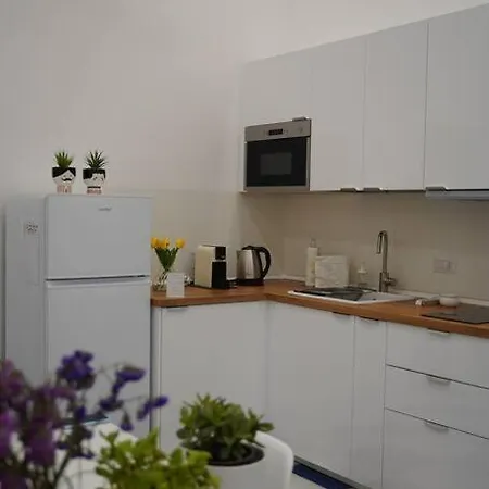 Maison Olivia, Nuovo In Zona Chiaia Naples