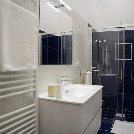 Apartment Maison Olivia, Nuovo In Zona Chiaia