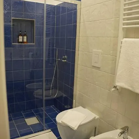 Apartment Maison Olivia, Nuovo In Zona Chiaia