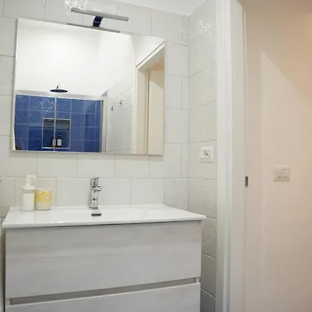 Maison Olivia, Nuovo In Zona Chiaia Naples