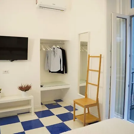 Maison Olivia, Nuovo In Zona Chiaia Apartment Naples